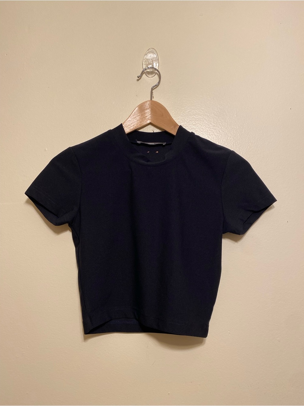 Kith Black Cropped Crewneck Tee. Size XS